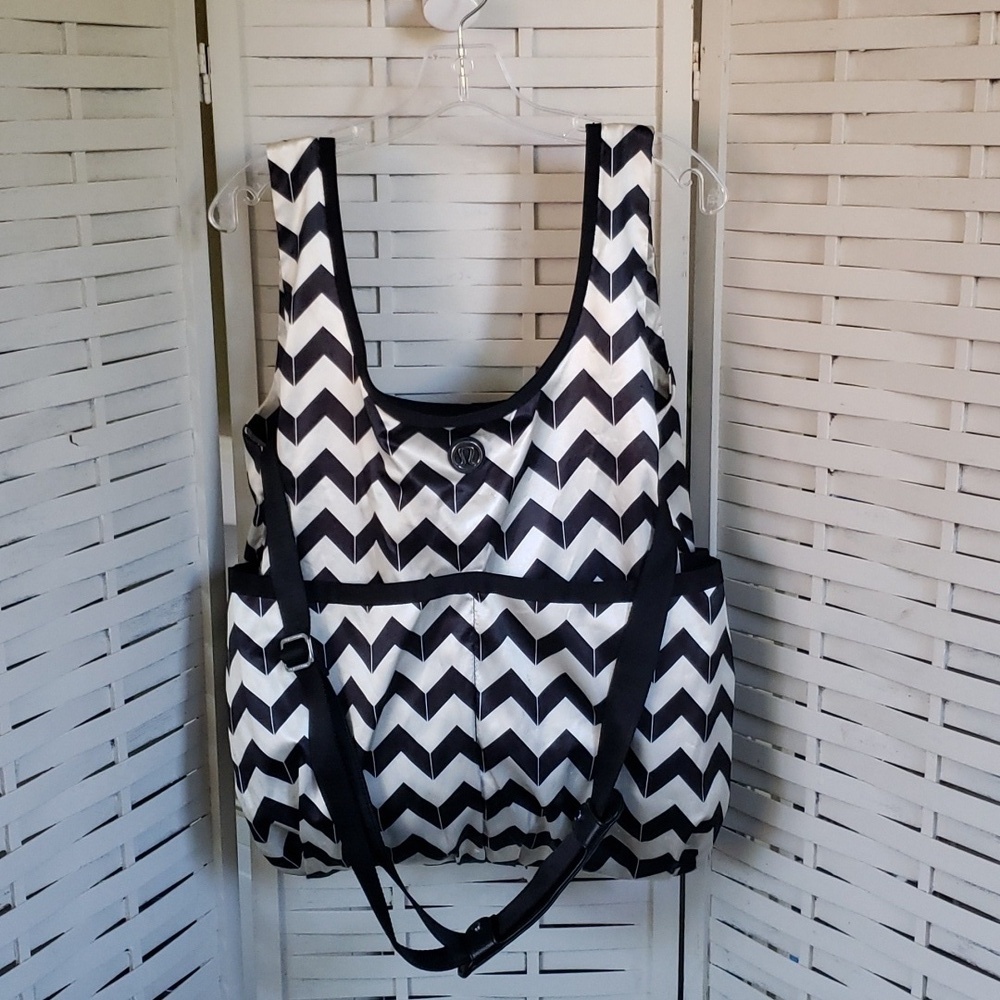 Lululemon White And Black  Chevron Print Fabric Yoga Tote Travel Bag